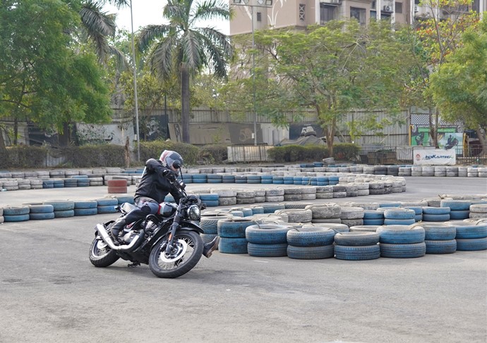 get-ready-to-rev-up-with-jawa-yezdi-nomads-street-rush