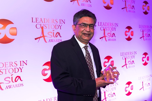 shri-ashishkumar-chauhan-md-ceo-nse-honored-with-lifetime-achievement-award-by-global-custodian-in-singapore
