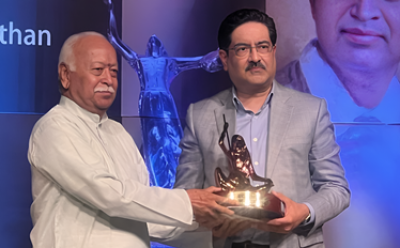 kumar-mangalam-birla-receives-deenanath-mangeshkar-award