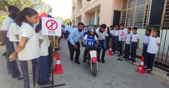 honda-motorcycle-scooter-india-conducts-second-leg-of-road-safety-awareness-campaign-in-jaipur-rajasthan