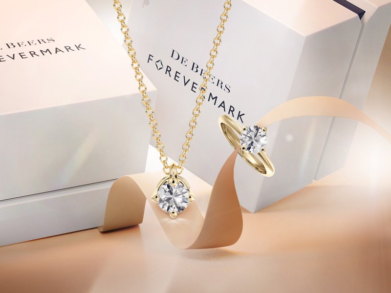 The Stunning Forevermark Setting Collection from De Beers Forevermark decoding=