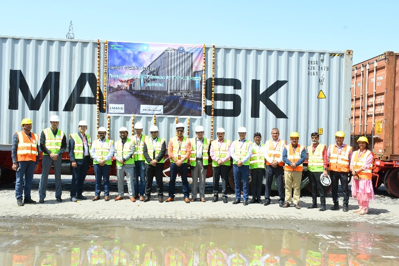 apm-terminals-pipavav-facilitates-maersks-first-import-dedicated-48-wagon-rake