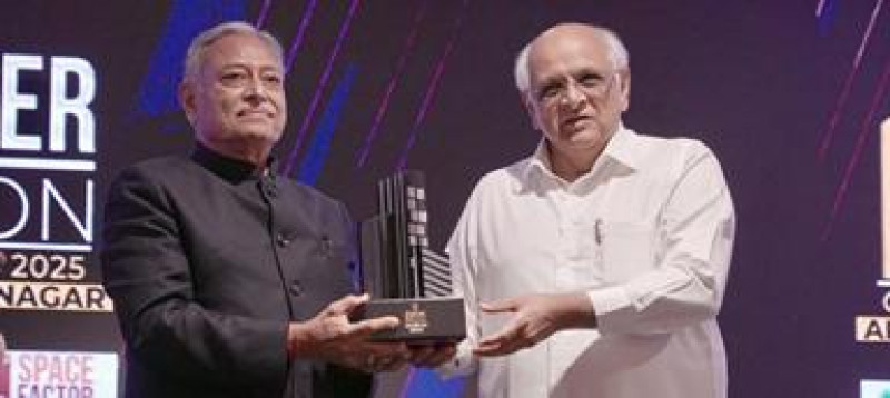 gujarat-cm-honours-omega-elevators-with-builder-of-the-nation-award