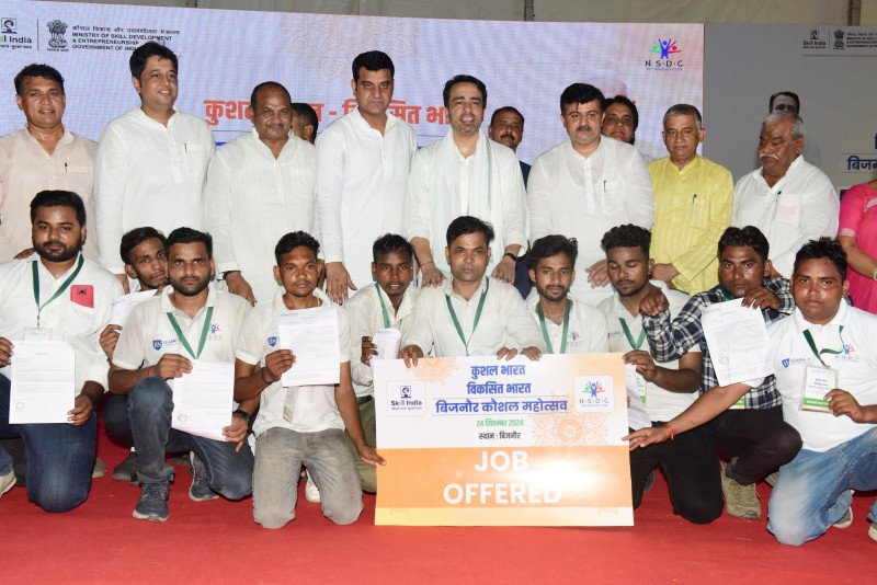 4400-candidates-get-job-offer-letters-at-bijnor-kaushal-mahotsav-jayant-chaudhary-felicitates-young-achievers