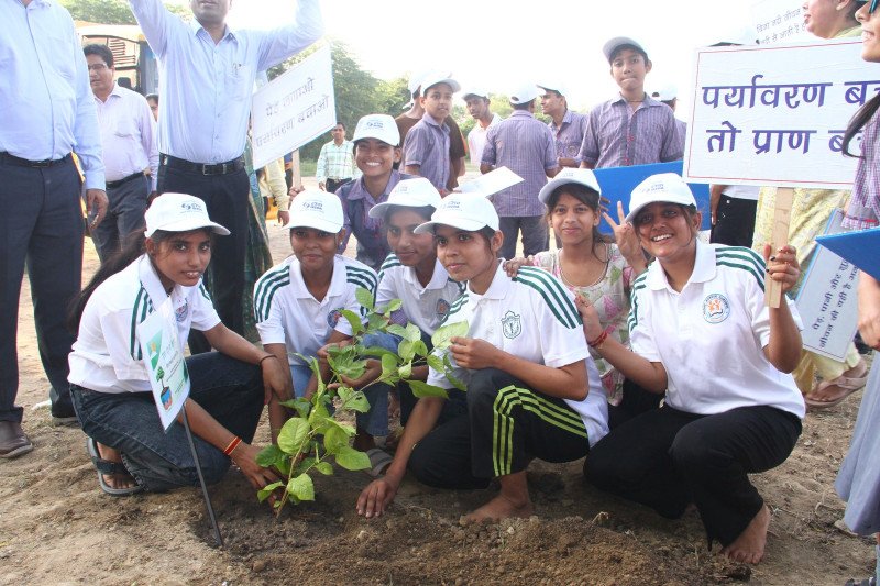 ireda-promotes-green-initiatives-with-ek-ped-maa-ke-naam-and-swachhata-awareness-campaign-for-students