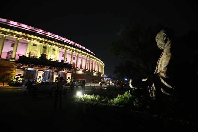 pm-modi-inaugurates-dynamic-lighting-at-parliament-house-complex