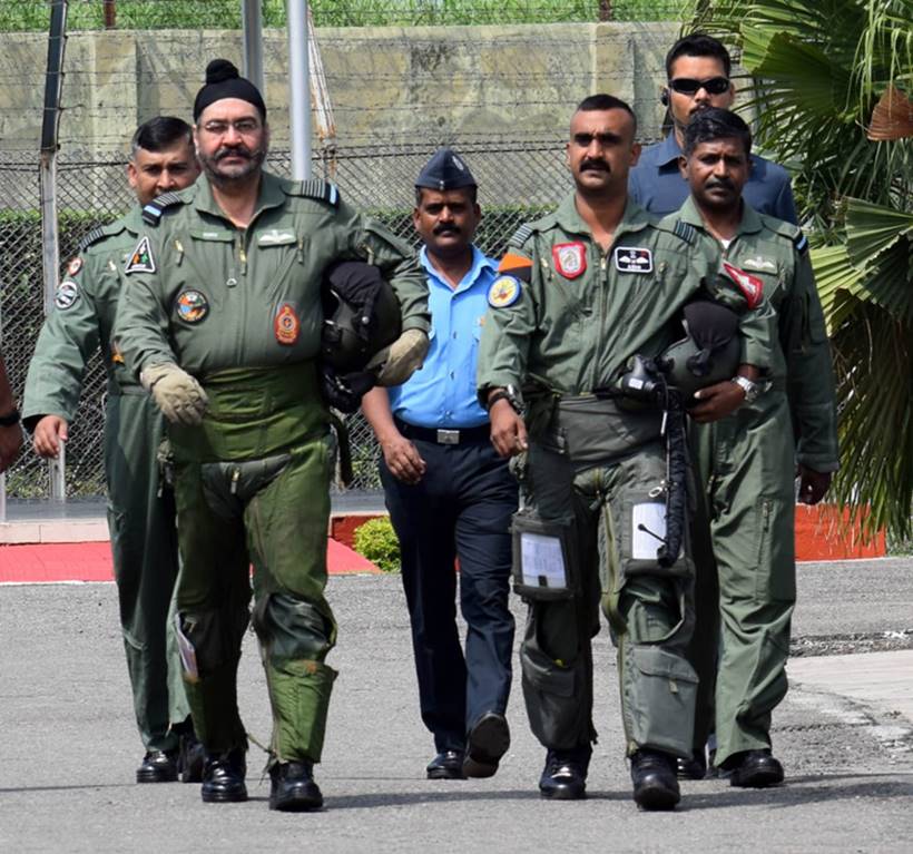 iaf-chief-bs-dhanoa-flies-mig-21-sortie-with-wg-cdr-abhinandan
