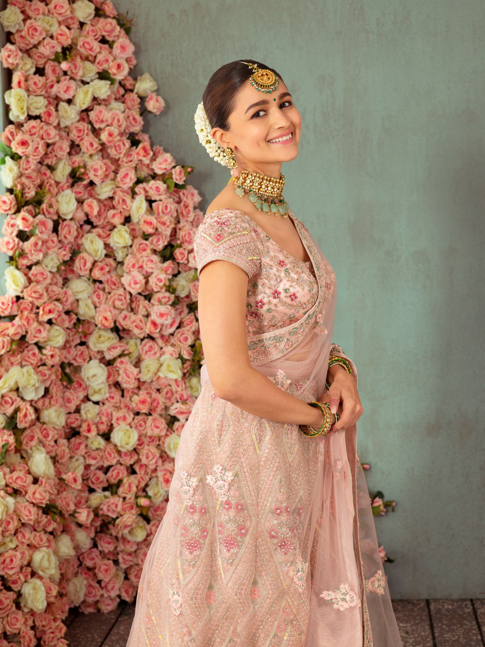 celebrate-valentines-day-2022-with-manyavar-mohey-pehno-apni-pehchaan