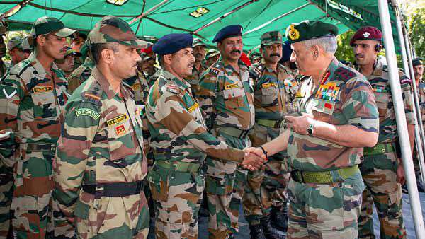 Eastern Army Commander Calls on The Chief Minister decoding=