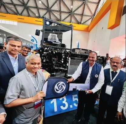 ashok-leyland-launches-13-5m-bus-chassis-at-prawaas-3-0