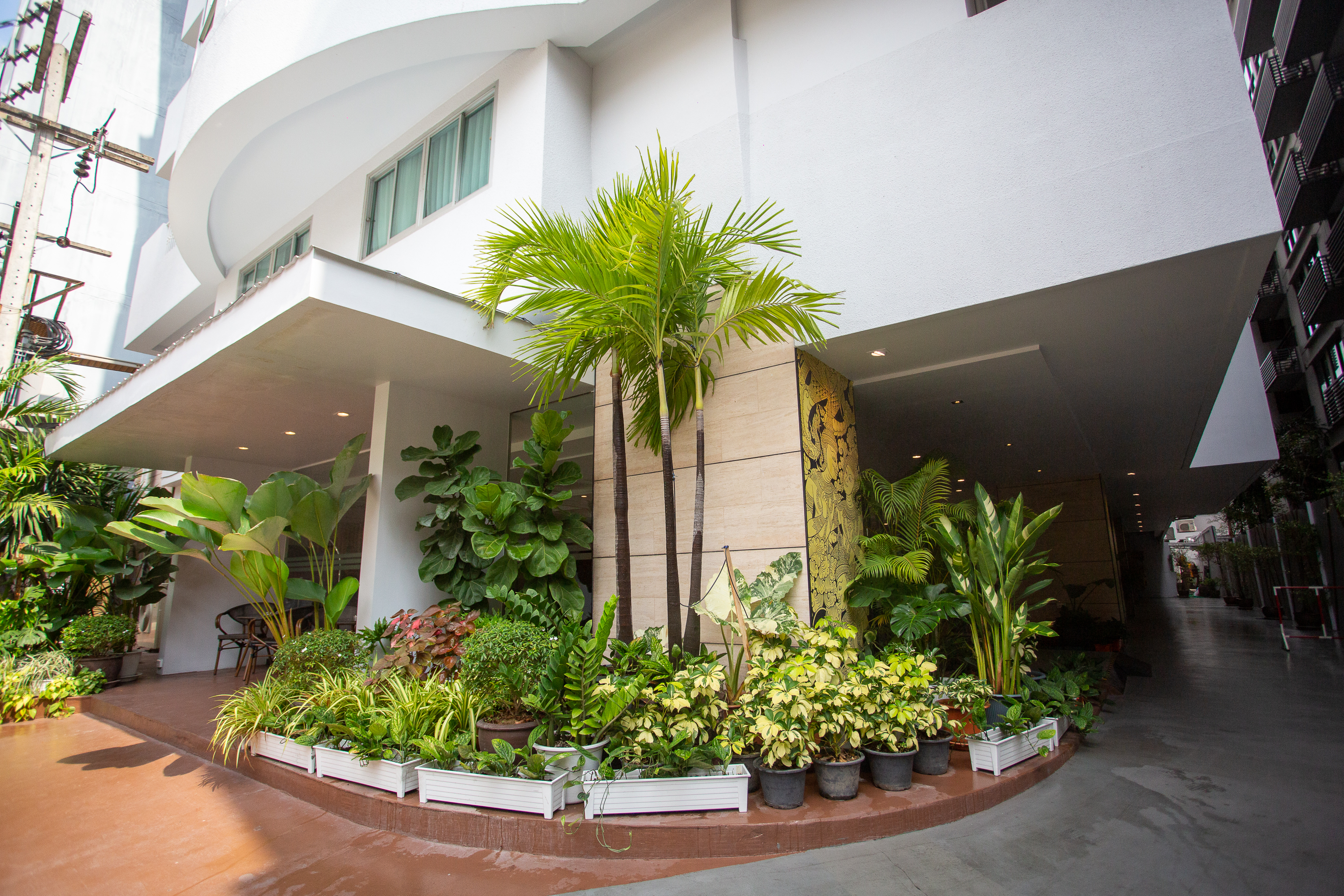 must-visit-club-mahindras-mac-boutique-in-bangkok