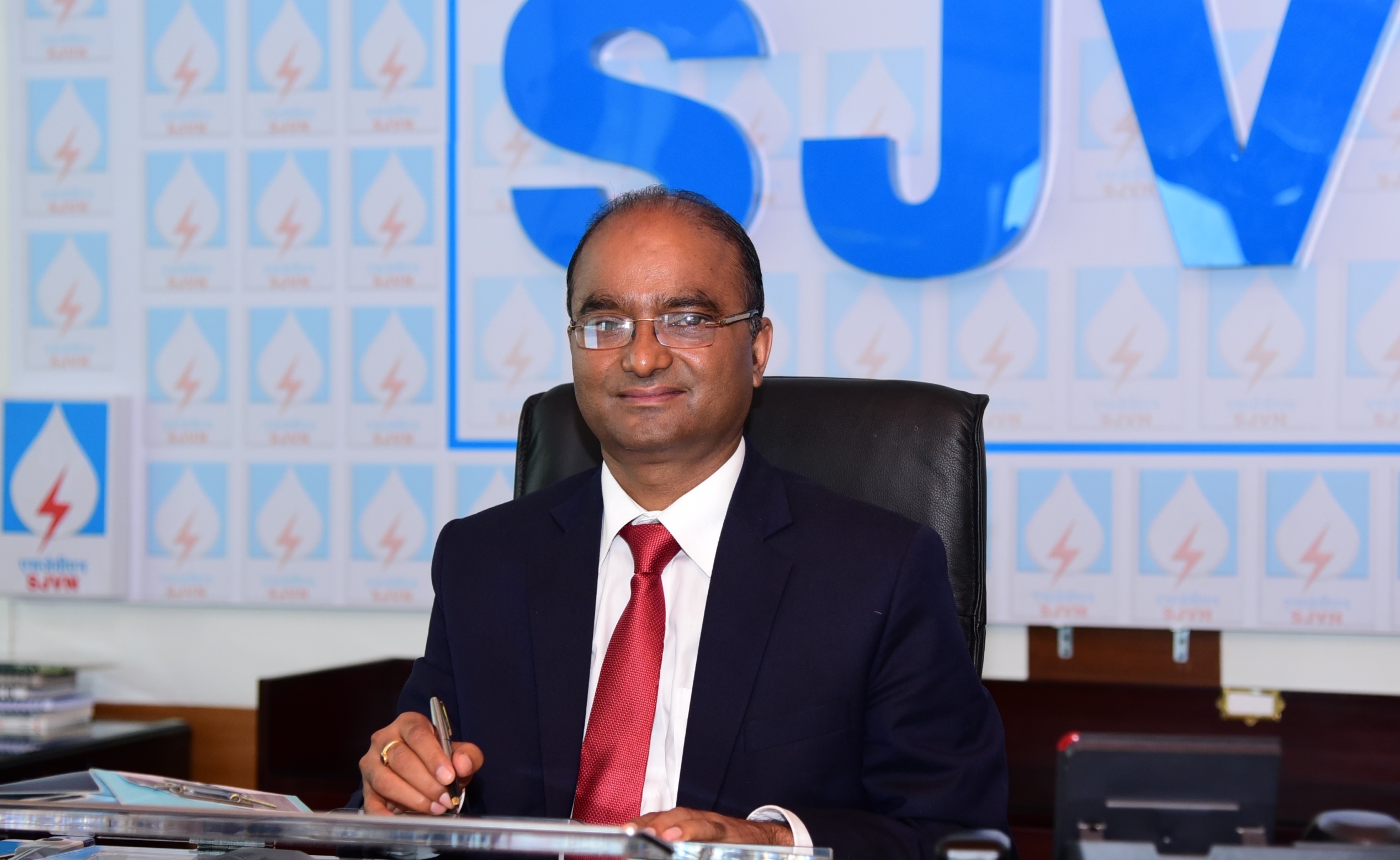 sh-nand-lal-sharma-chairman-managing-director-sjvn-conferred-with-psu-award-of-the-year-2020