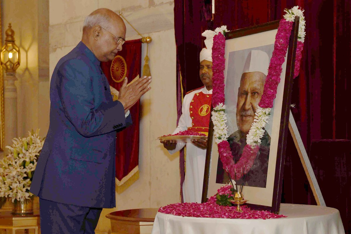 president-of-india-pays-floral-tributes-to-dr-shanker-dayal-sharma-on-his-birth-anniversary