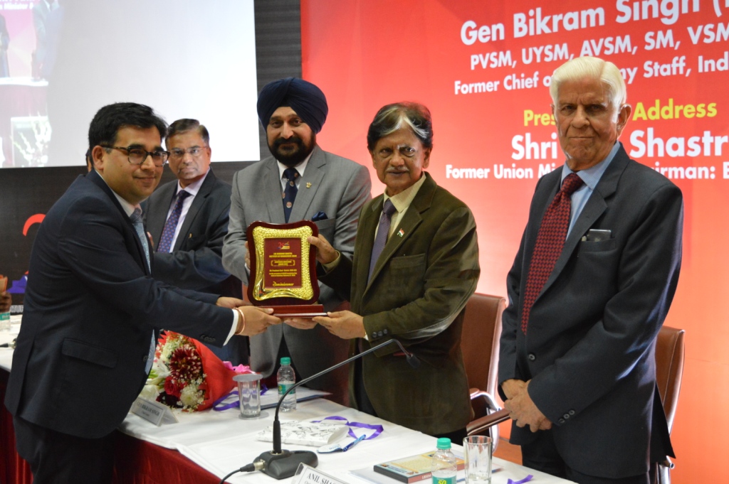 former-army-chief-teach-leadership-qualities-to-budding-corporate-leaders-2