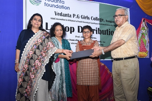 riding-the-digitization-wave-vedanta-provides-laptops-to-3000-girls