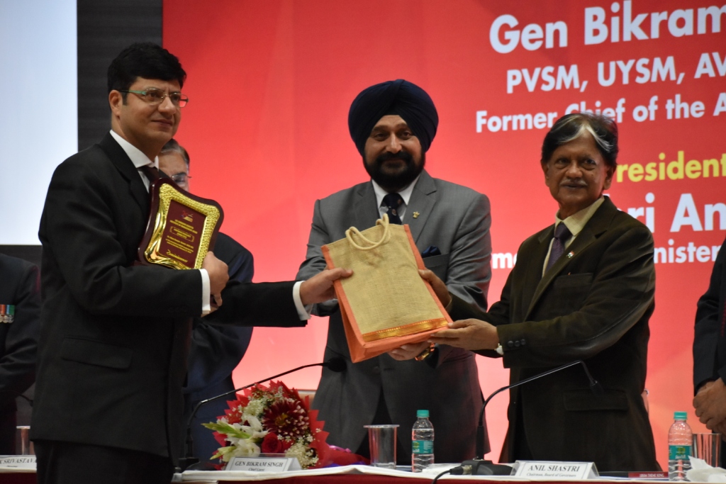 former-army-chief-teach-leadership-qualities-to-budding-corporate-leaders