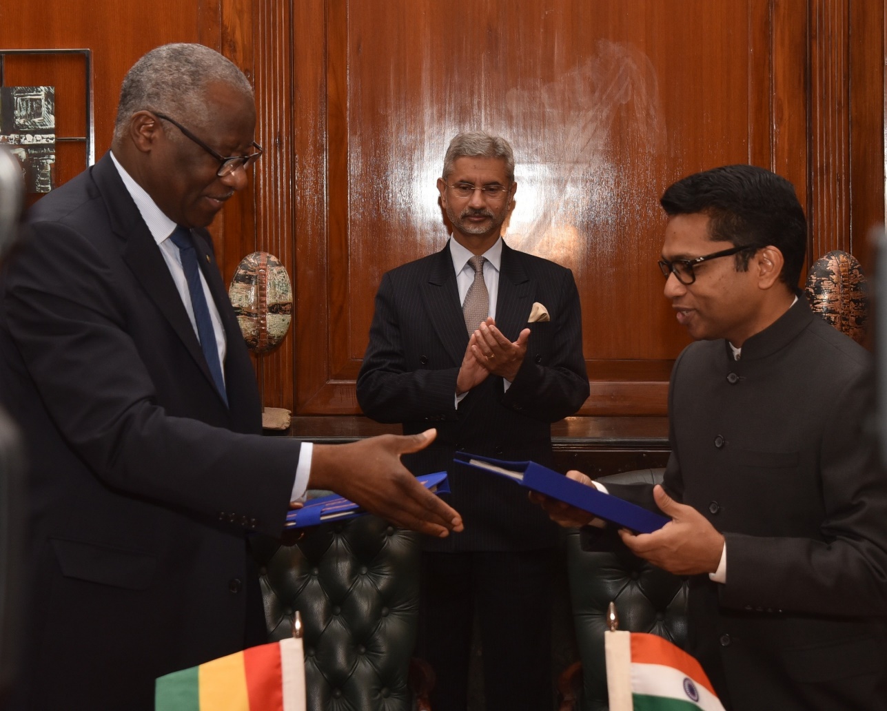 export-import-bank-of-india-extends-two-lines-of-credit-of-usd-20-22-million