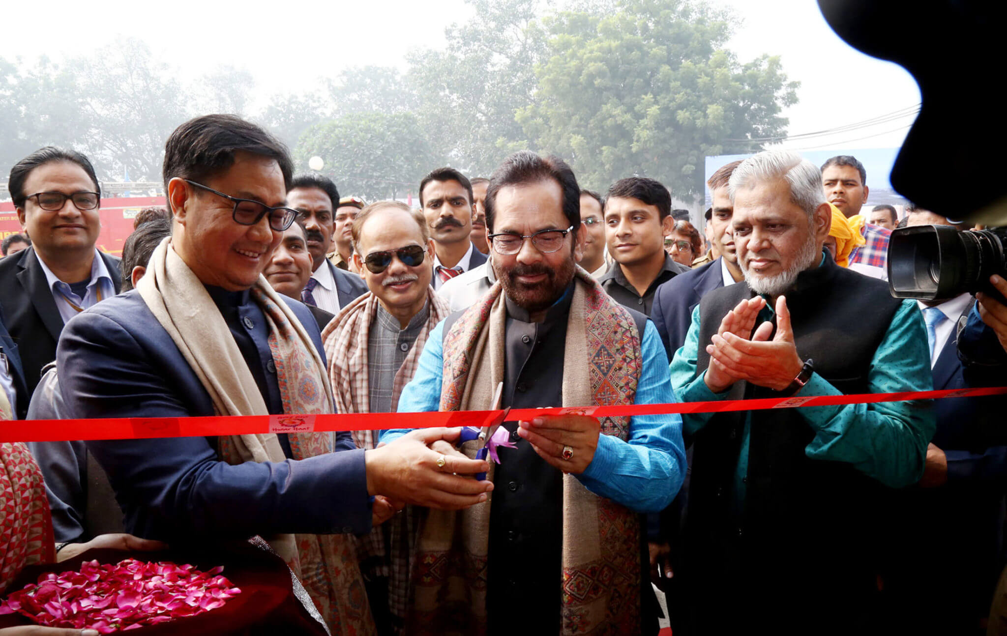 minister-of-minority-affairs-inaugurates-hunar-haat-at-39th-iitf