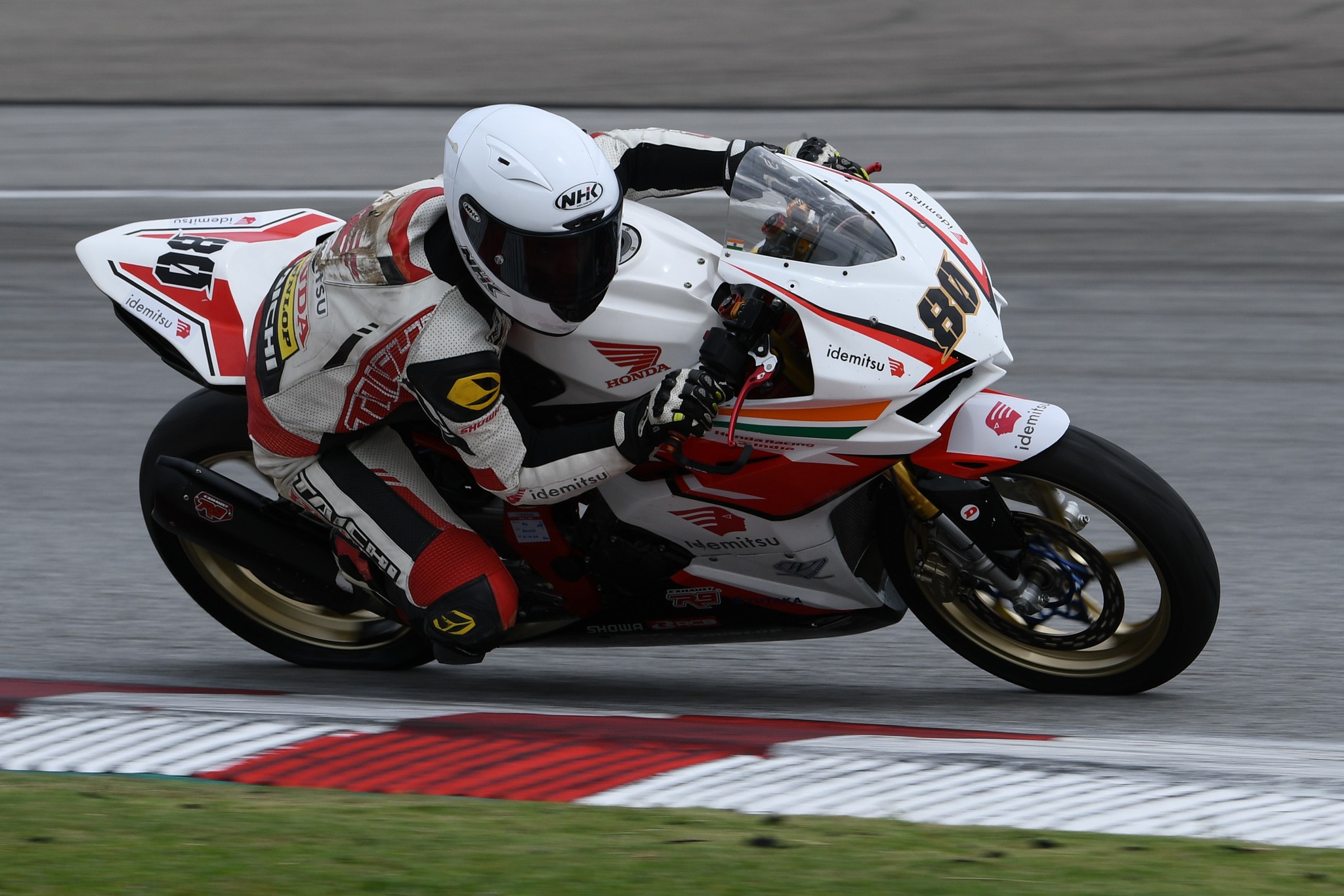 rajiv-sethu-and-senthil-kumar-of-honda-racing-india-grab-points-again-in-race2-of-arrc-round-4
