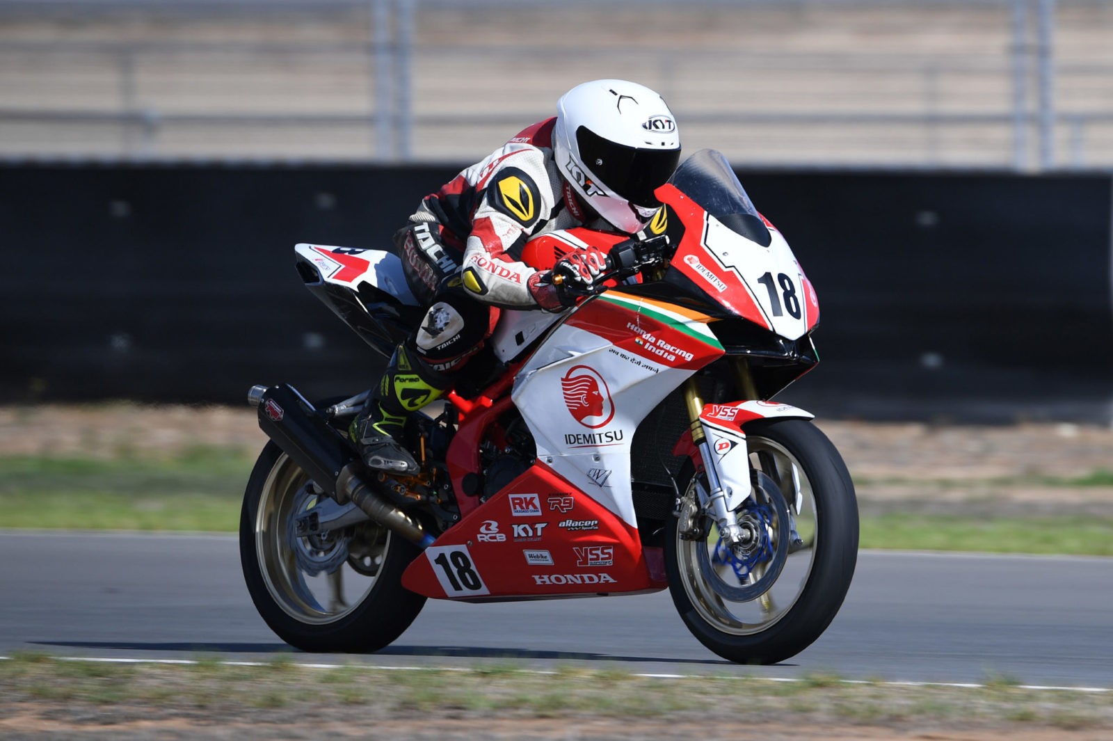 idemitsu-honda-racing-indias-rider-duo-gains-speed-in-windy-australia