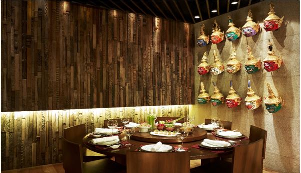 thai-pavilion-awarded-certificate-of-authenticity-by-thai-consulate