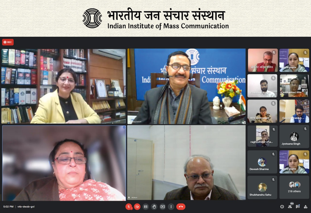 friday-dialogue-organized-at-iimc-on-constitution-day