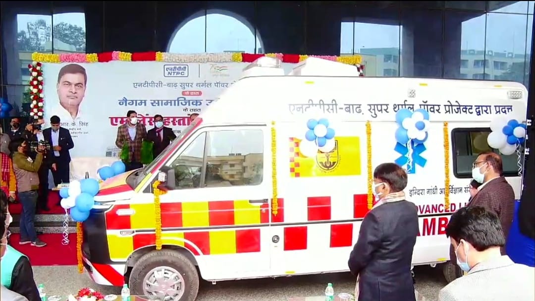 power-minister-flags-off-four-als-ambulances-to-igims-patna-under-ntpcs-csr