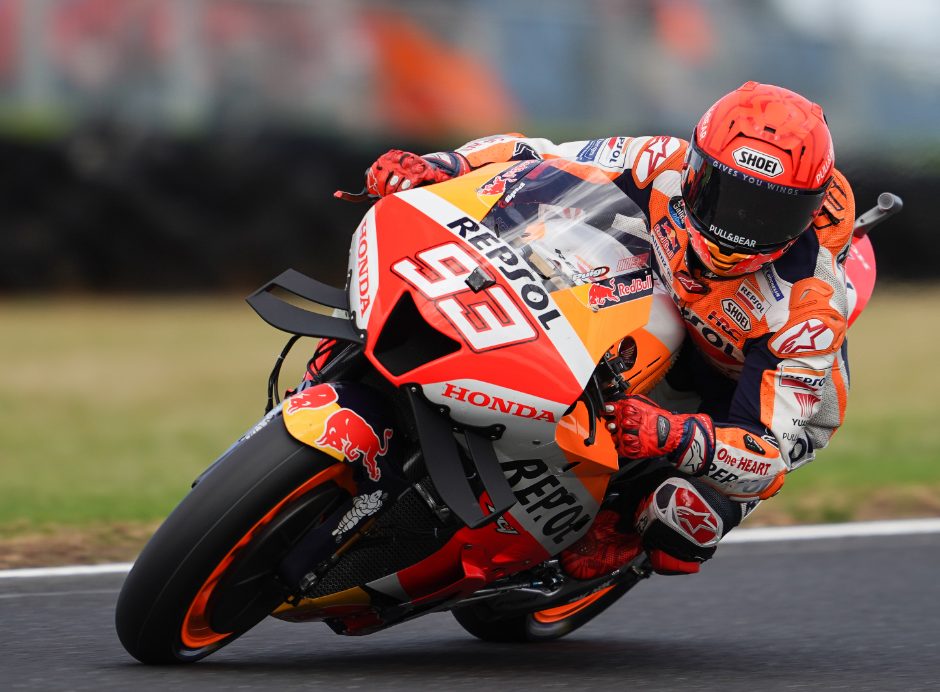 marquez-amazes-again-at-turn-10-on-route-to-front-row