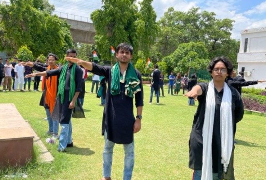 jmi-organises-nukkad-natak-on-freedom-from-substance-abuse-as-part-of-akam