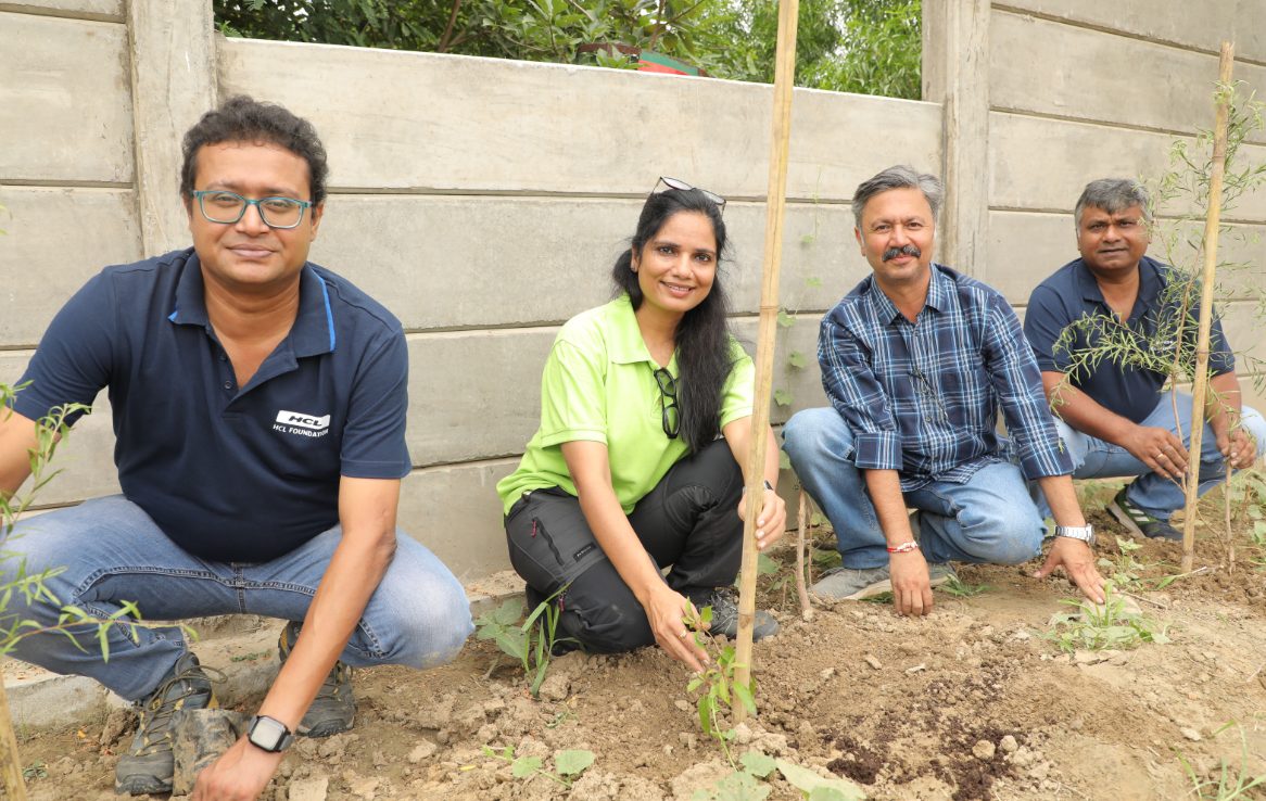 hcl-foundation-marks-46th-hcl-day-by-planting-460000-saplings-across-india