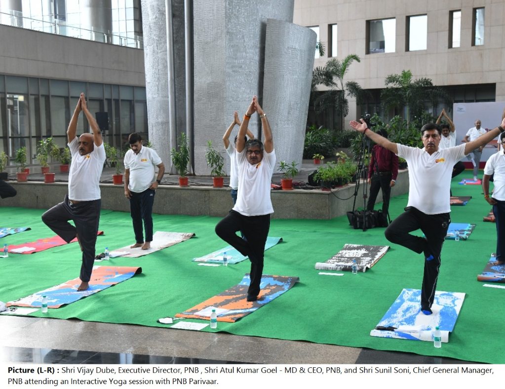 punjab-national-bank-celebrates-8th-international-yoga-day