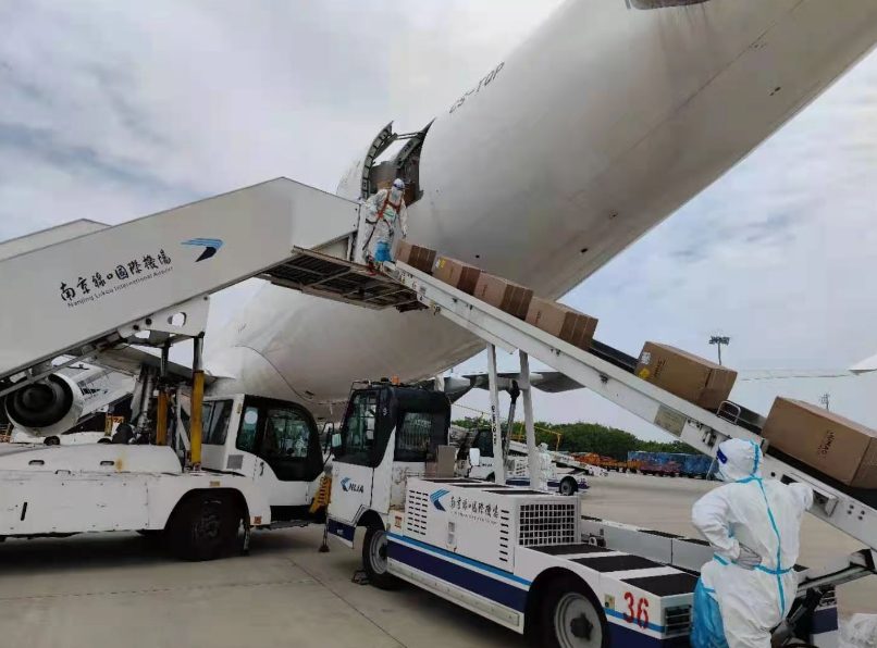 spicejet-airlifts-1100-oxygen-concentrators-medical-equipment-from-nanjing-to-delhi