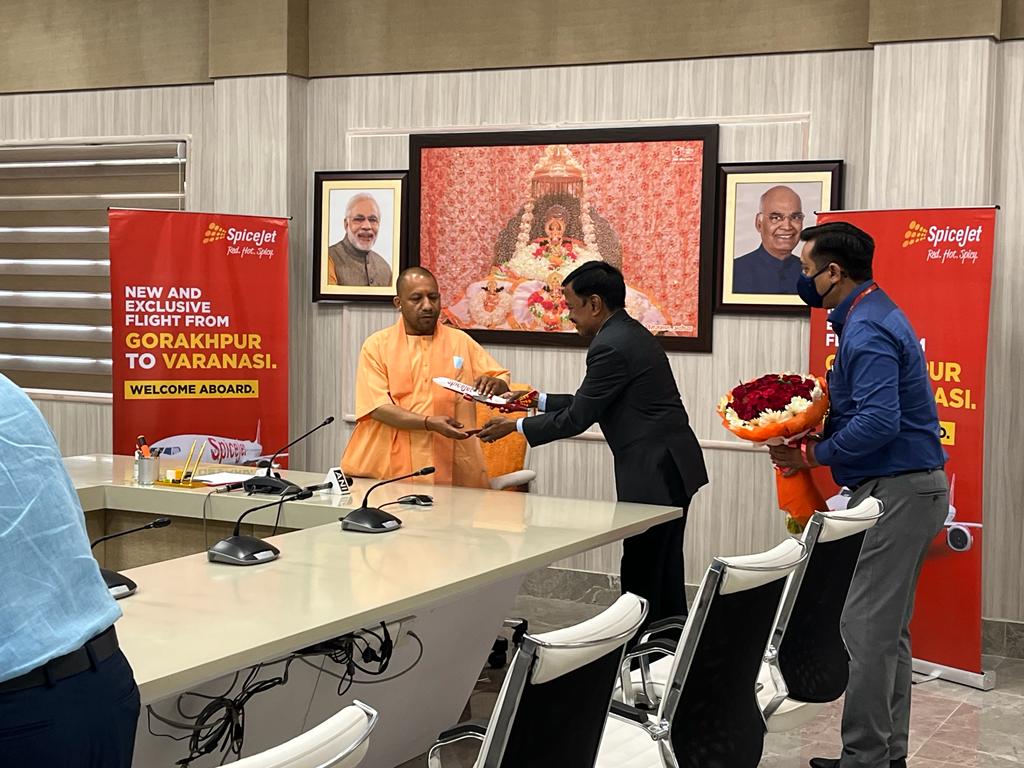 honble-union-minister-of-civil-aviation-jyotiradityascindiaand-honble-chief-minister-of-uttar-pradesh-yogi-adityanath-inaugurate-spicejets-gorakhpur-varanasi-udan-flight