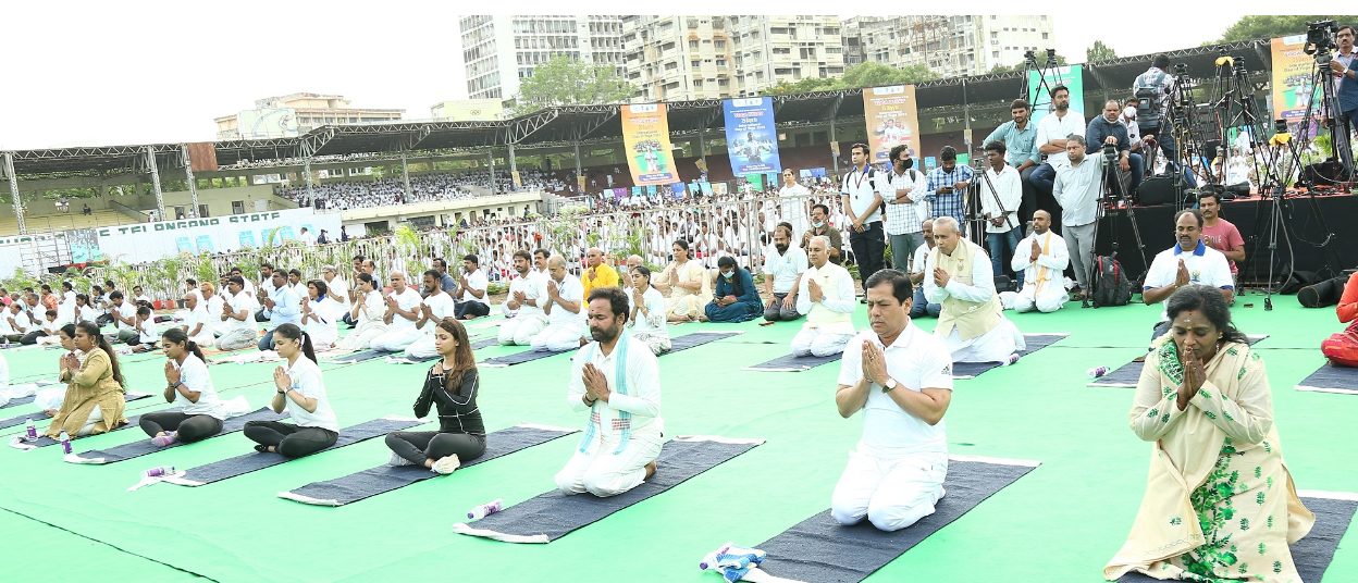 thousands-in-hyderabad-join-yoga-utsav-to-mark-25-days-countdown-to-international-day-of-yoga-idy