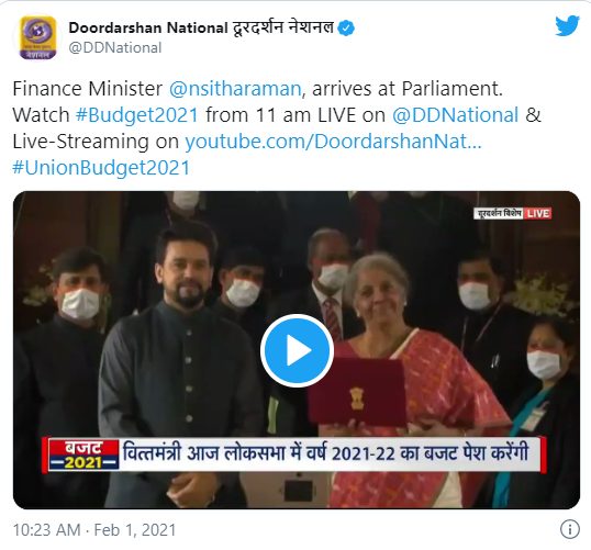 finance-minister-nsitharaman-arrives-at-parliament