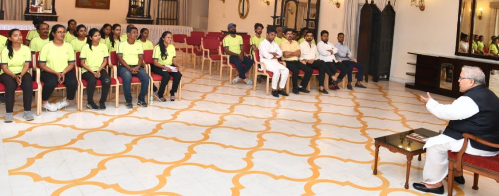 roller-skating-players-of-uttar-pradesh-meet-governor