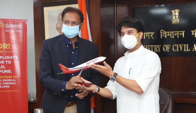 honble-union-minister-of-civil-aviation-jyotiraditya-scindia-flags-off-spicejets-gwalior-pune-launch-flight