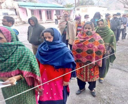 polling-underway-for-4th-phase-of-ddc-elections-in-jk
