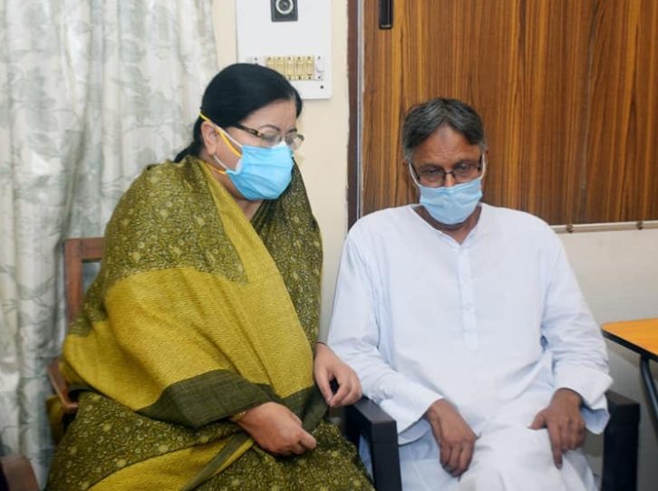 jmi-vc-visits-photojournalist-danish-siddiquis-home-to-offer-condolences