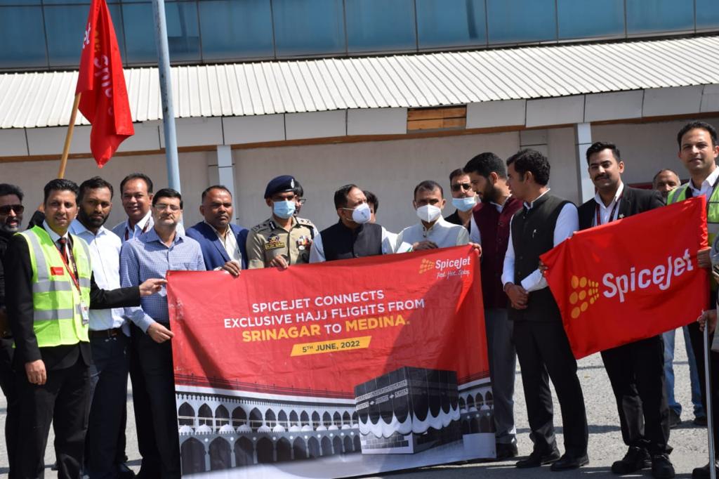 spicejet-flags-off-its-first-haj-2022-flight-from-srinagar
