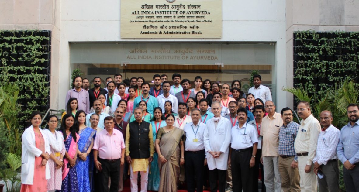 honble-minister-of-state-for-ayush-dr-munjpara-kalubhai-unveils-science-behind-suryanamaskar-book-at-aiia-felicitates-cme-organisers