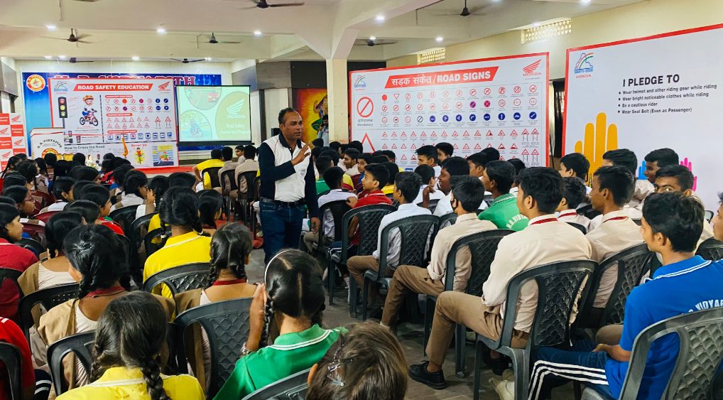 honda-motorcycle-scooter-india-conducts-road-safety-awareness-campaign-in-west-bengal