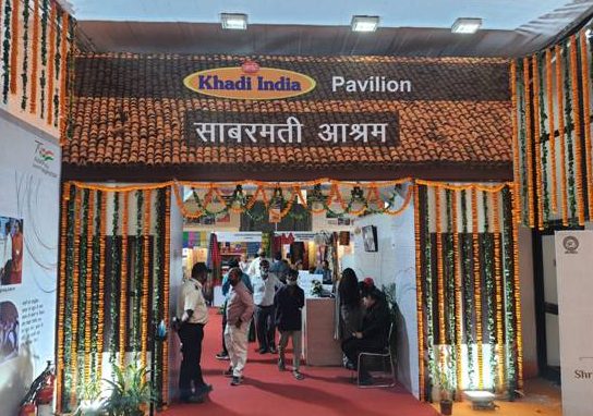 msme-minister-inaugurates-khadi-india-pavilion-at-iitf