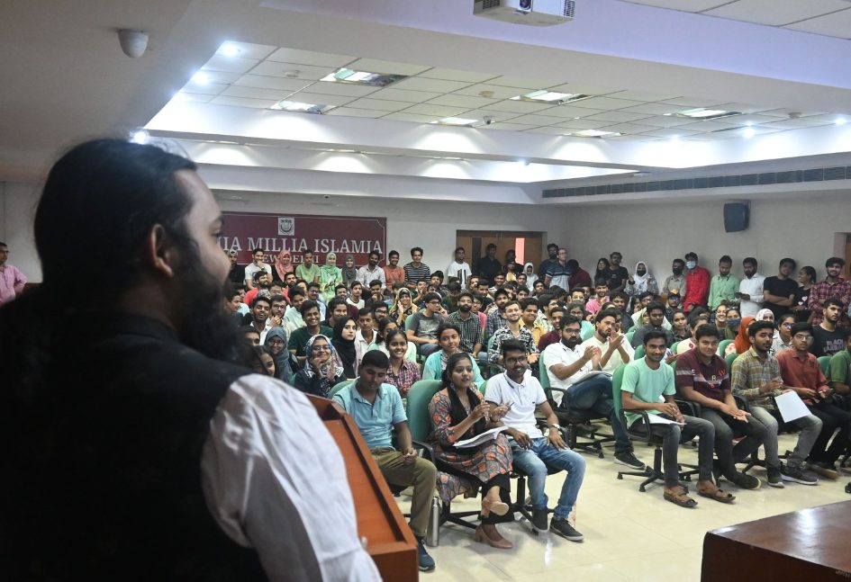 jmi-organises-quiz-competition-aaghaaz22