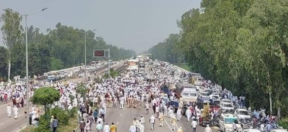 farmers-protest-at-the-national-highway-in-haryana