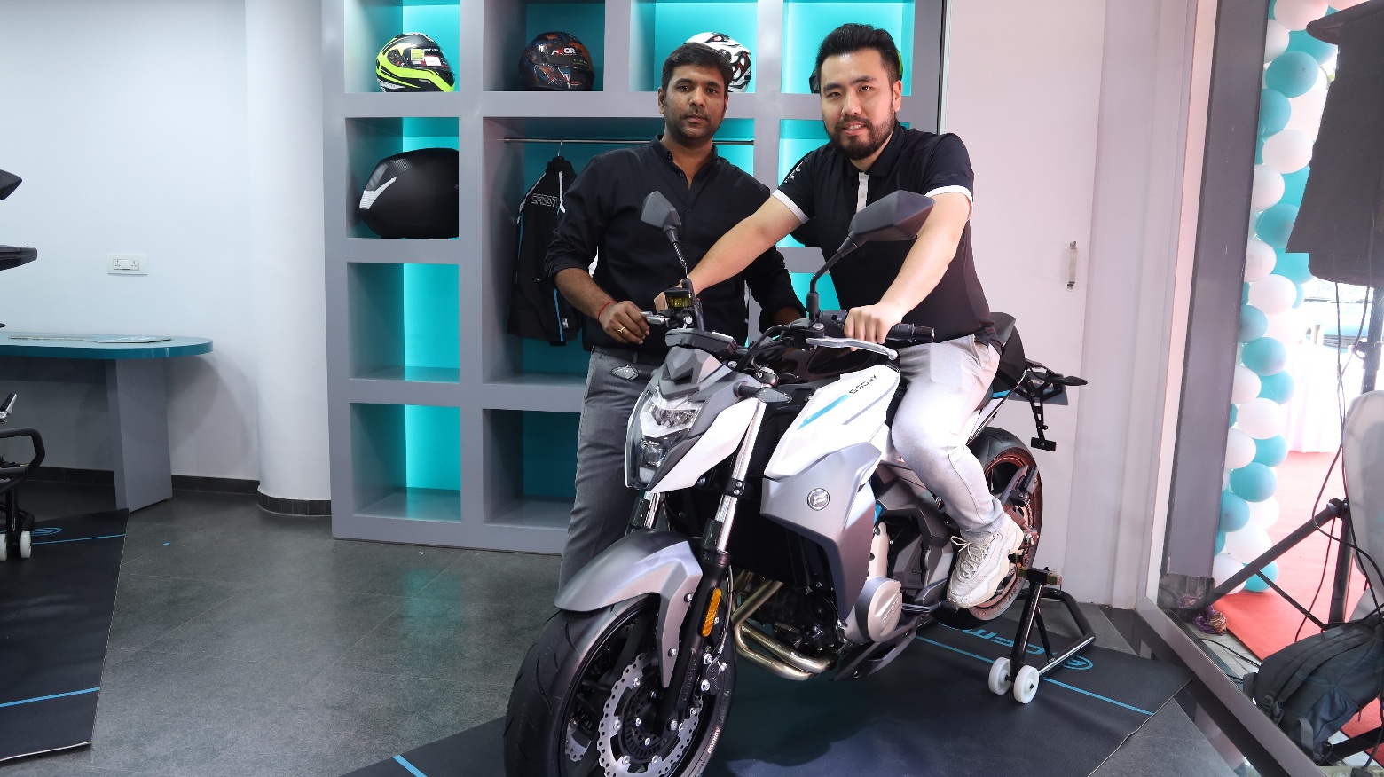 cfmotos-inaugurates-the-first-showroom-in-mumbai
