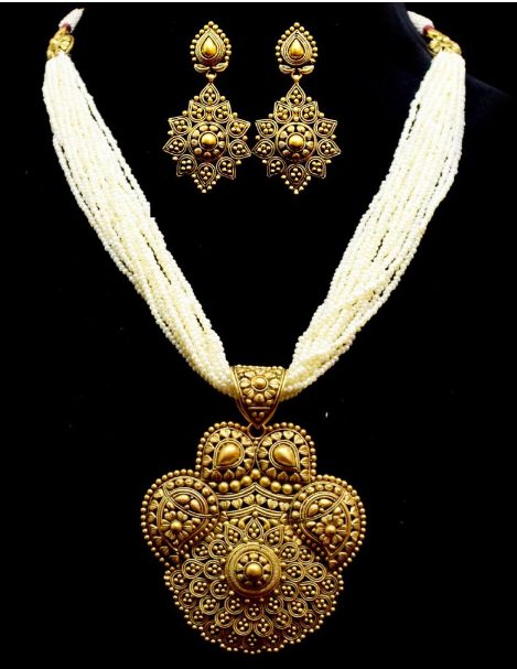 6-gold-jewellery-pieces-from-kalyan-jewellers-to-accompany-that-perfect-karva-chauth-sargi