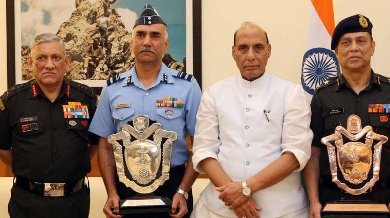 raksha-mantris-trophy-for-the-best-and-second-best-command-hospitals-presented