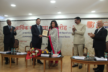 bob-confers-maharaja-sayajiroa-bhasha-samman-to-eminent-journalist-ms-sweta-singh