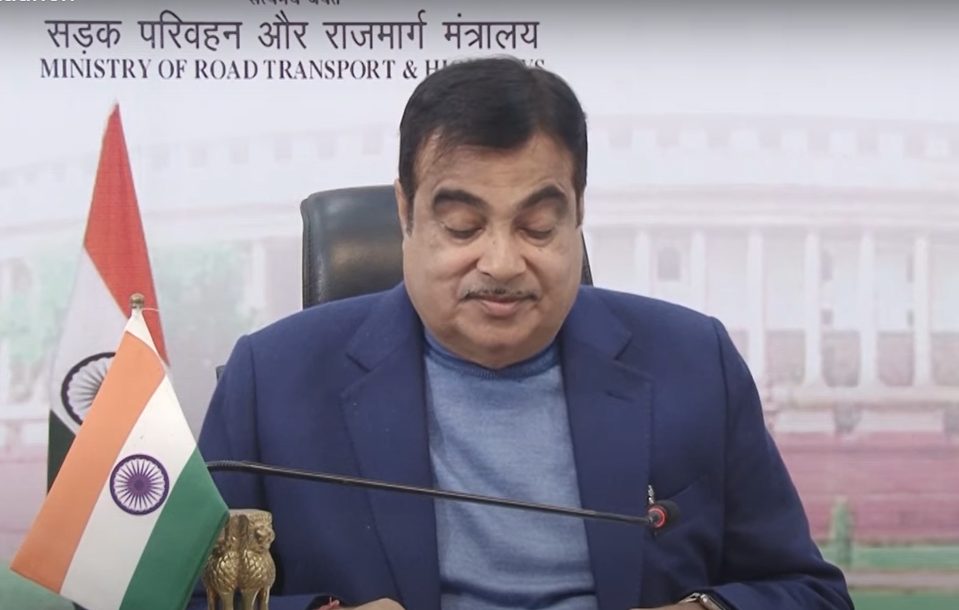 nitin-gadkari-launches-acuvisor-app-insurance-brokers-app